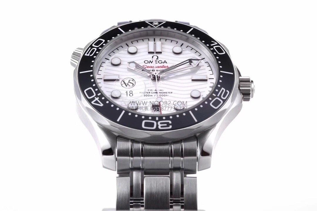 VS Factory Omega Yeni Seamaster 300m Panda Göz Siyah Bezel Beyaz Seramik Kadran 42 mm Replika Saat Görsel İnceleme — 6. fotoğraf