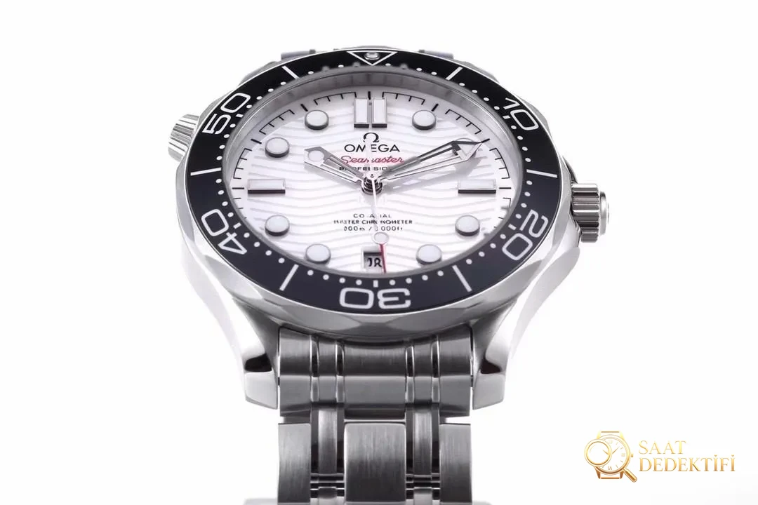 VS Factory Omega Yeni Seamaster 300m Panda Göz Siyah Bezel Beyaz Seramik Kadran 42 mm Replika Saat Görsel İnceleme - Makro Kadran ve İndeks İşçiliği
