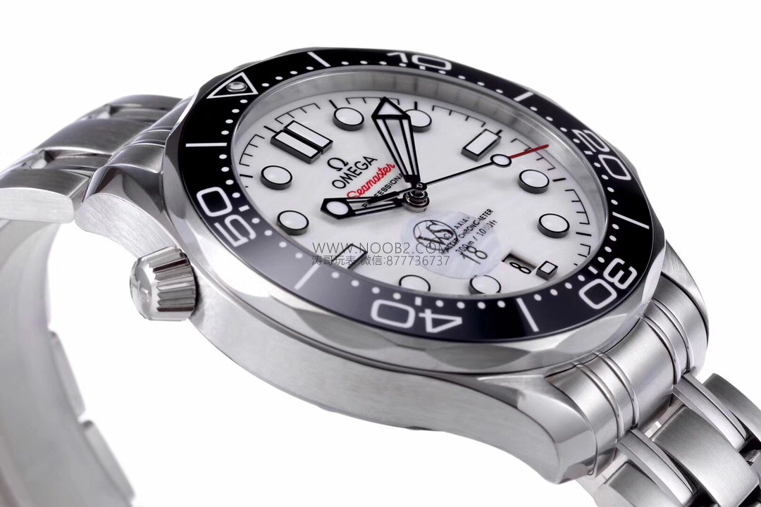 VS Factory Omega Yeni Seamaster 300m Panda Göz Siyah Bezel Beyaz Seramik Kadran 42 mm Replika Saat Görsel İnceleme — 7. fotoğraf