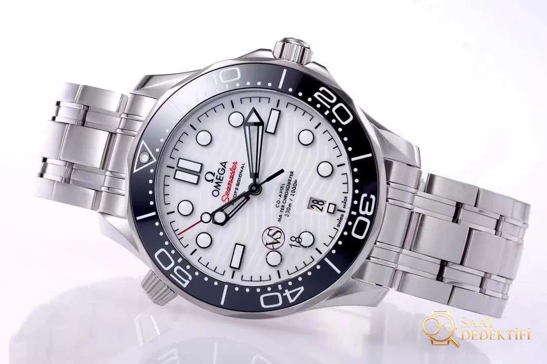 VS Factory Omega Yeni Seamaster 300m Panda Göz Siyah Bezel Beyaz Seramik Kadran 42 mm Replika Saat Görsel İnceleme - Bilekte Duruş ve Kasa Orantısı