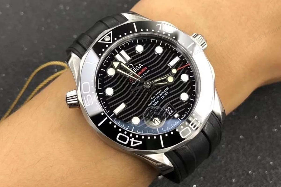 VS Factory Omega yeni Seamaster 300M seramik kadran, 8800 mekanizma saat incelemesi — 1. fotoğraf