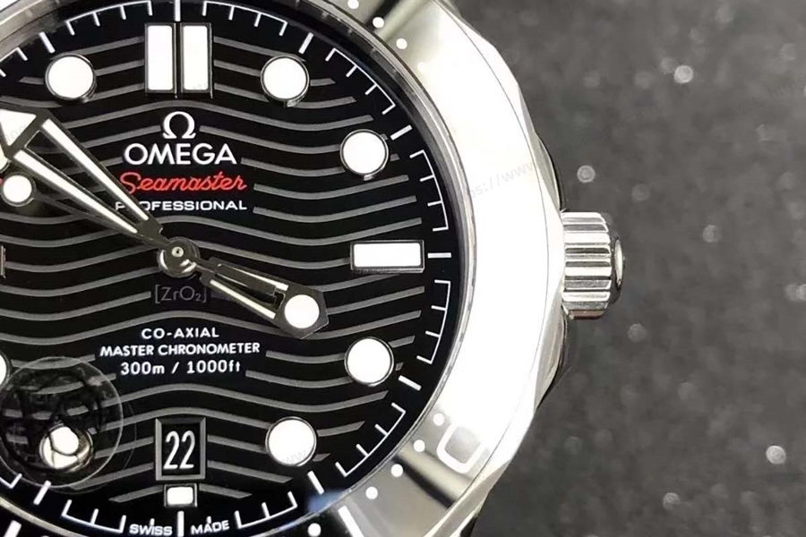 VS Factory Omega yeni Seamaster 300M seramik kadran, 8800 mekanizma saat incelemesi — 3. fotoğraf