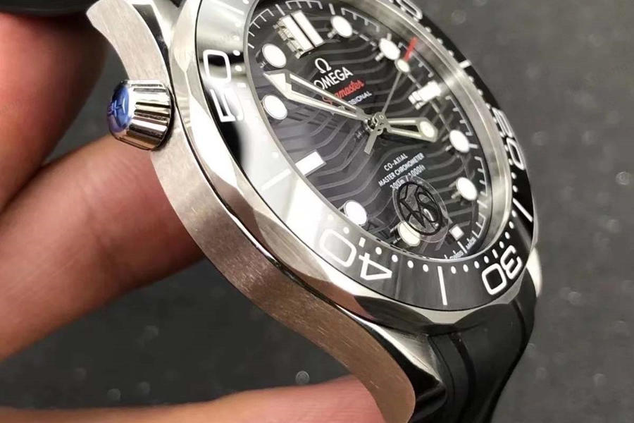 VS Factory Omega yeni Seamaster 300M seramik kadran, 8800 mekanizma saat incelemesi — 4. fotoğraf