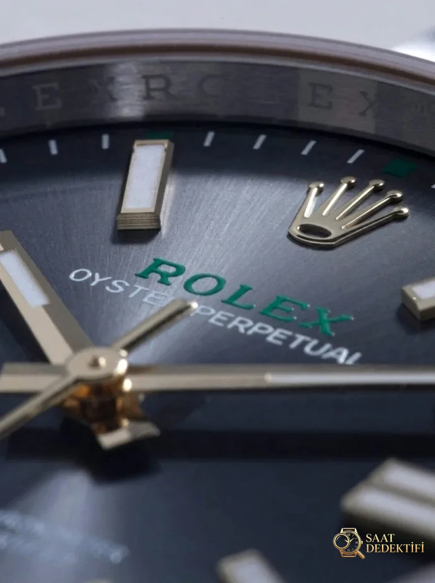 VS Factory Oyster Perpetual 41 Ref. 134303 Teknik Analizi: Arduvaz Grisi Kadran ve 100 YEARS Yüzüncü Yıl Sürümü - Arka Kapak ve Mekanizma Detayı