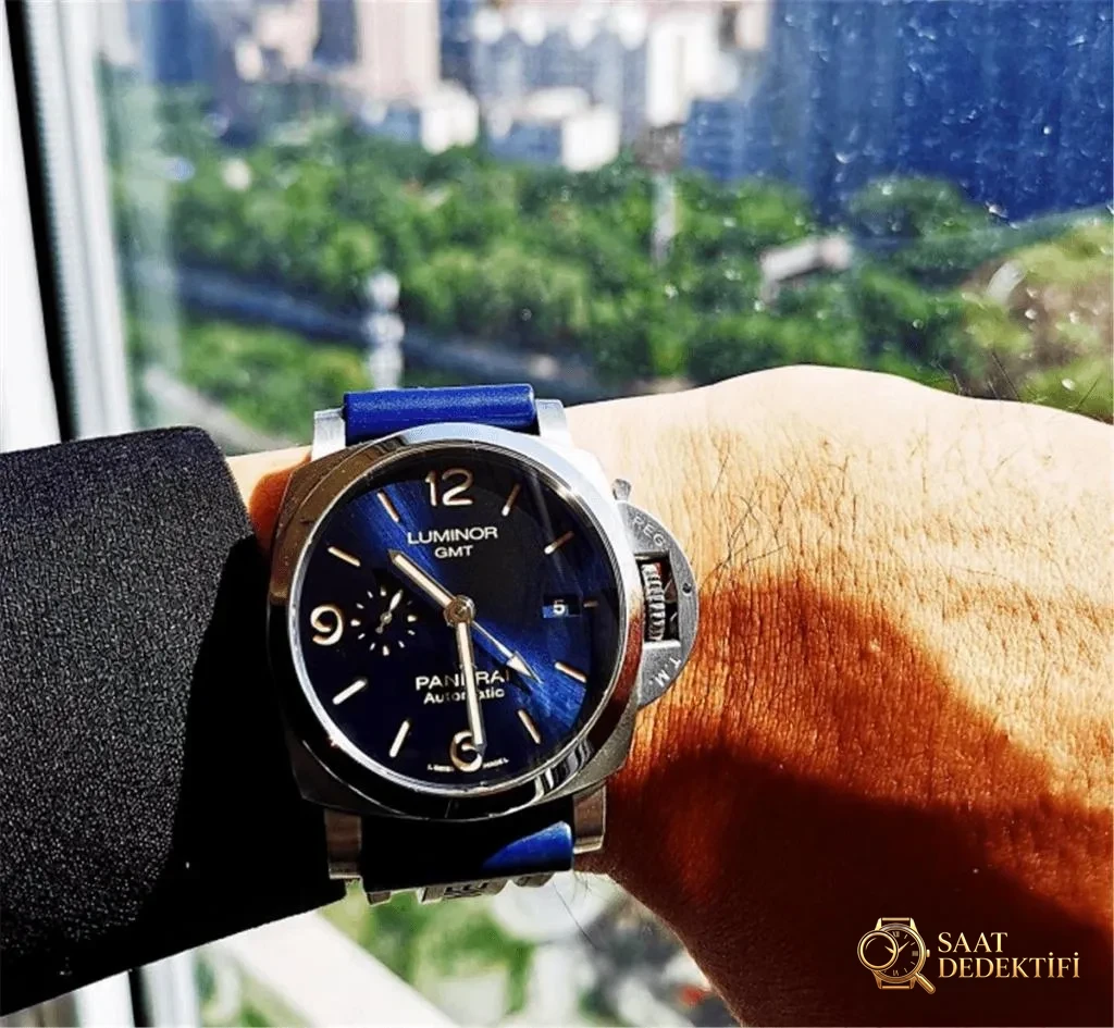 VS Factory Panerai 1033 «GMT» 44 MM Çarpıcı Mavi Kadran İncelemesi - Bilekte Duruş ve Kasa Orantısı