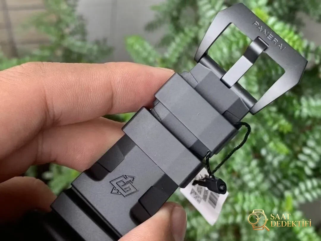 VS Factory Panerai 1039 karbon fiber saat almaya değer mi? - Yan Profil ve Kordon Bağlantısı