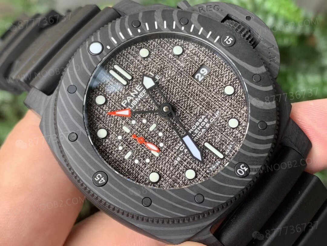 VS Factory Panerai 1039 karbon fiber saat bir bakışta belli oluyor mu? LUNA ROSSA ekibi imzalı model — 6. fotoğraf