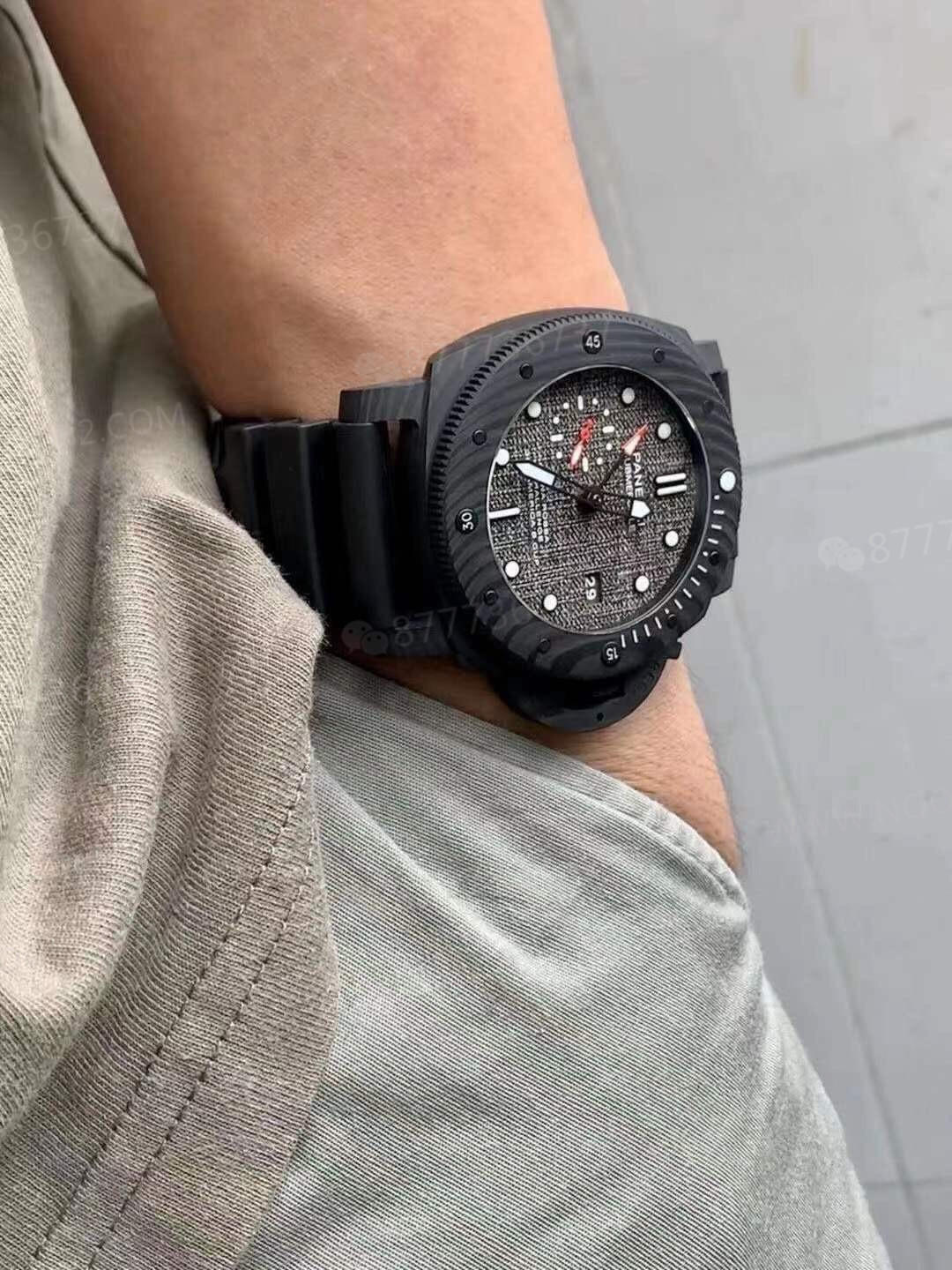 VS Factory Panerai 1039 karbon fiber saat bir bakışta belli oluyor mu? LUNA ROSSA ekibi imzalı model — 12. fotoğraf