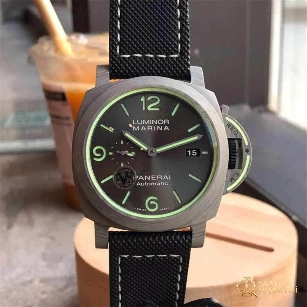 VS Factory Panerai 1119 Bazalt Fiber Kol Saati İncelemesi - Efsanevi Lume Klasiğine Saygı - Klips Kilidi ve Lazer Damgalar