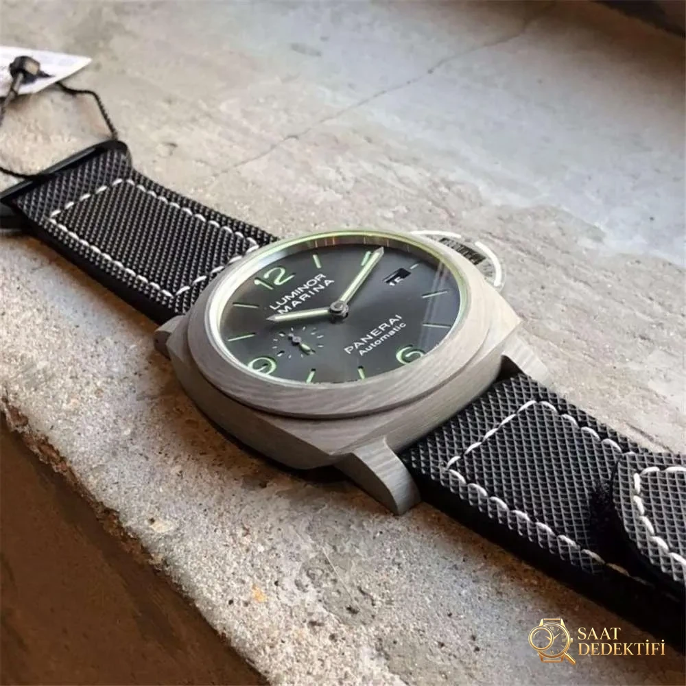 VS Factory Panerai 1119 Bazalt Fiber Kol Saati İncelemesi - Efsanevi Lume Klasiğine Saygı - Genel Açı ve Estetik Duruş