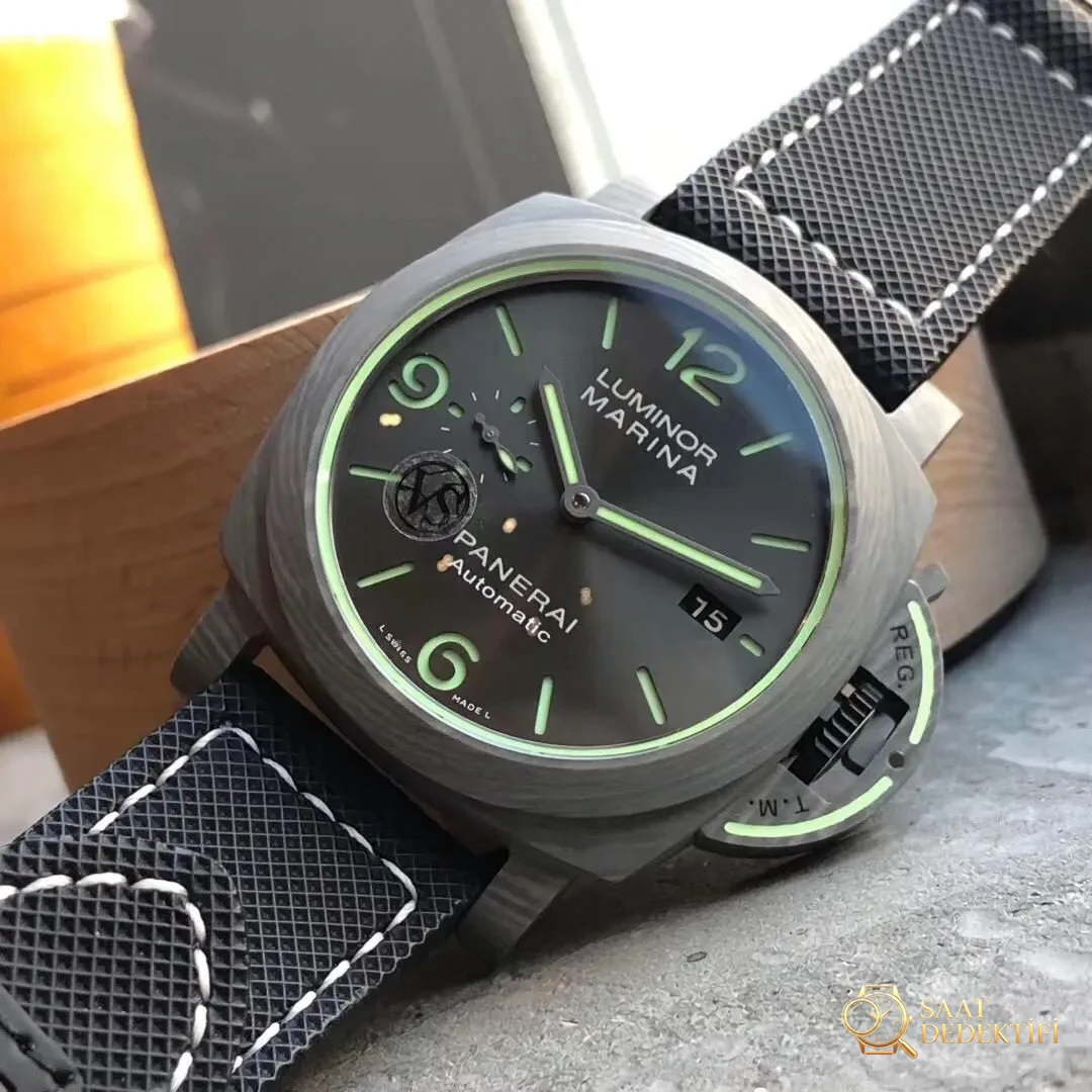 VS Factory Panerai 1119 bazalt karbon fiber saat ilk bakışta replika belli oluyor mu? - Arka Kapak ve Mekanizma Detayı