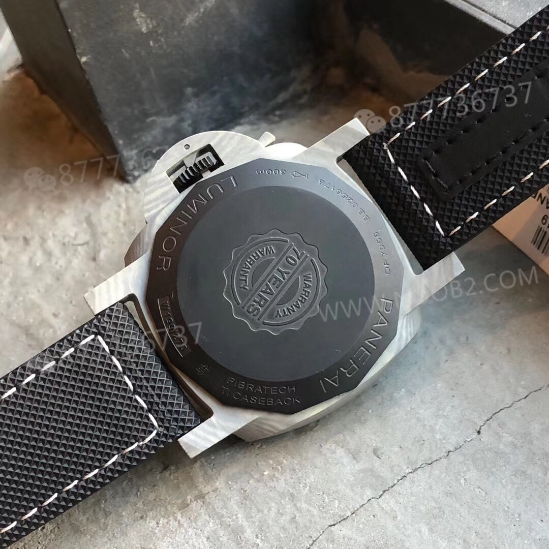 VS Factory Panerai 1119 bazalt karbon fiber saat ilk bakışta replika belli oluyor mu? — 8. fotoğraf