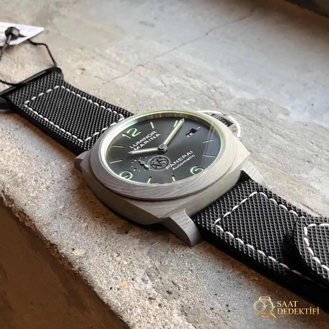 VS Factory Panerai 1119 bazalt karbon fiber saat ilk bakışta replika belli oluyor mu? - Fosfor ve Super-LumiNova Gece Görünümü