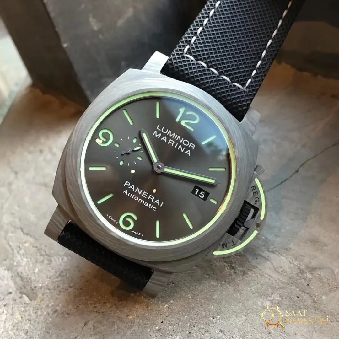 VS Factory Panerai 1119 Karbon Fiber Lume Saat - Arka Kapak ve Mekanizma Detayı