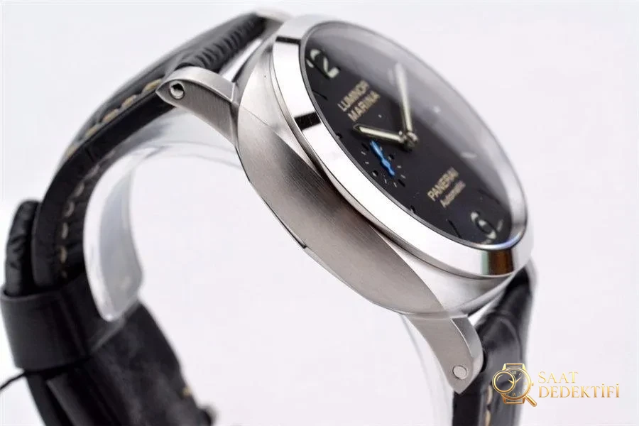 VS Factory Panerai 1312 kolundayken bir bakışta anlaşılan replika mı? - Mekanizma Zemberek ve Balans Detayı