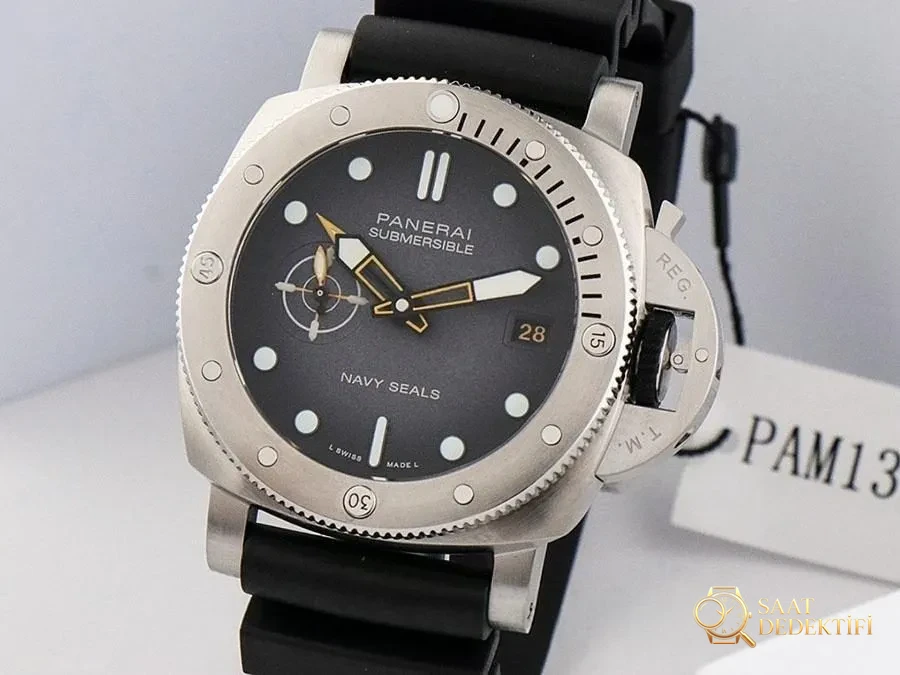 VS Factory Panerai 1323 Replika Kol Saati - VS Watch - Kadran Detayı ve Bezel İşçiliği
