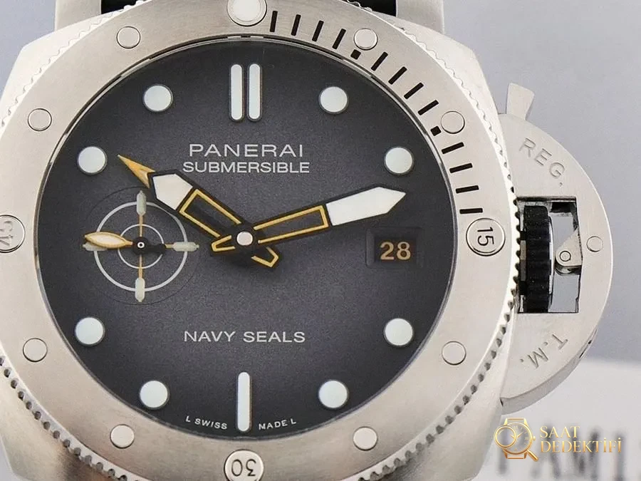 VS Factory Panerai 1323 Replika Kol Saati - VS Watch - Arka Kapak ve Mekanizma Detayı