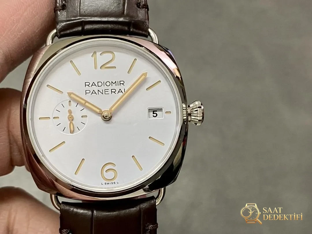 VS Factory Panerai 1386, 1294, 1292: P900 mekanizmalı, köprüsüz 40 mm kasa işçilik incelemesi - Arka Kapak ve Mekanizma Detayı
