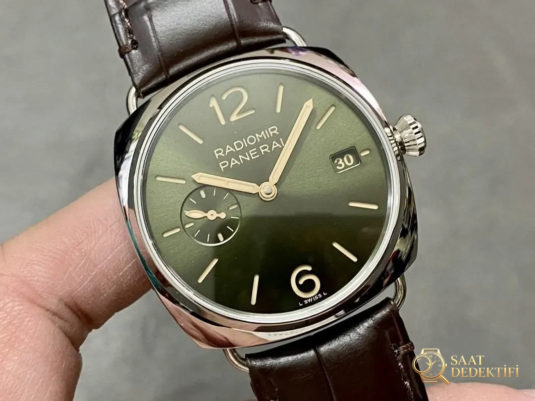VS Factory Panerai 1386, 1294, 1292: P900 mekanizmalı, köprüsüz 40 mm kasa işçilik incelemesi - Bilekte Duruş ve Kasa Orantısı