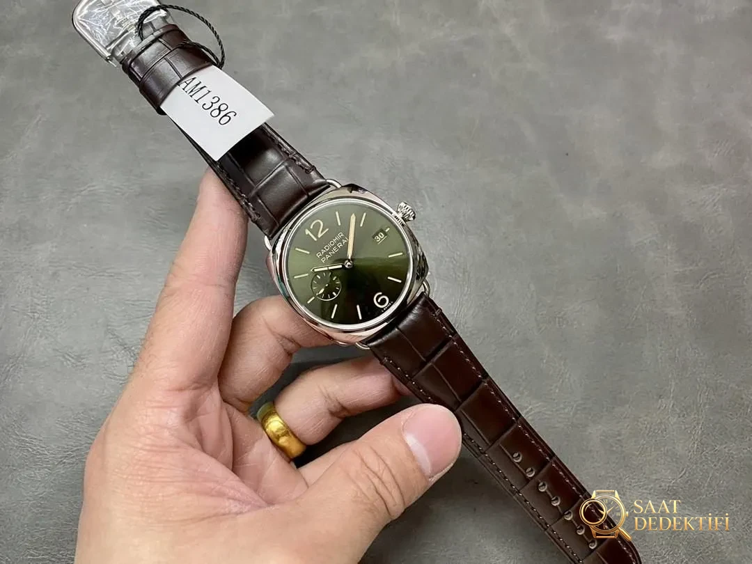 VS Factory Panerai 1386, 1294, 1292: P900 mekanizmalı, köprüsüz 40 mm kasa işçilik incelemesi - Yan Profil ve Kordon Bağlantısı