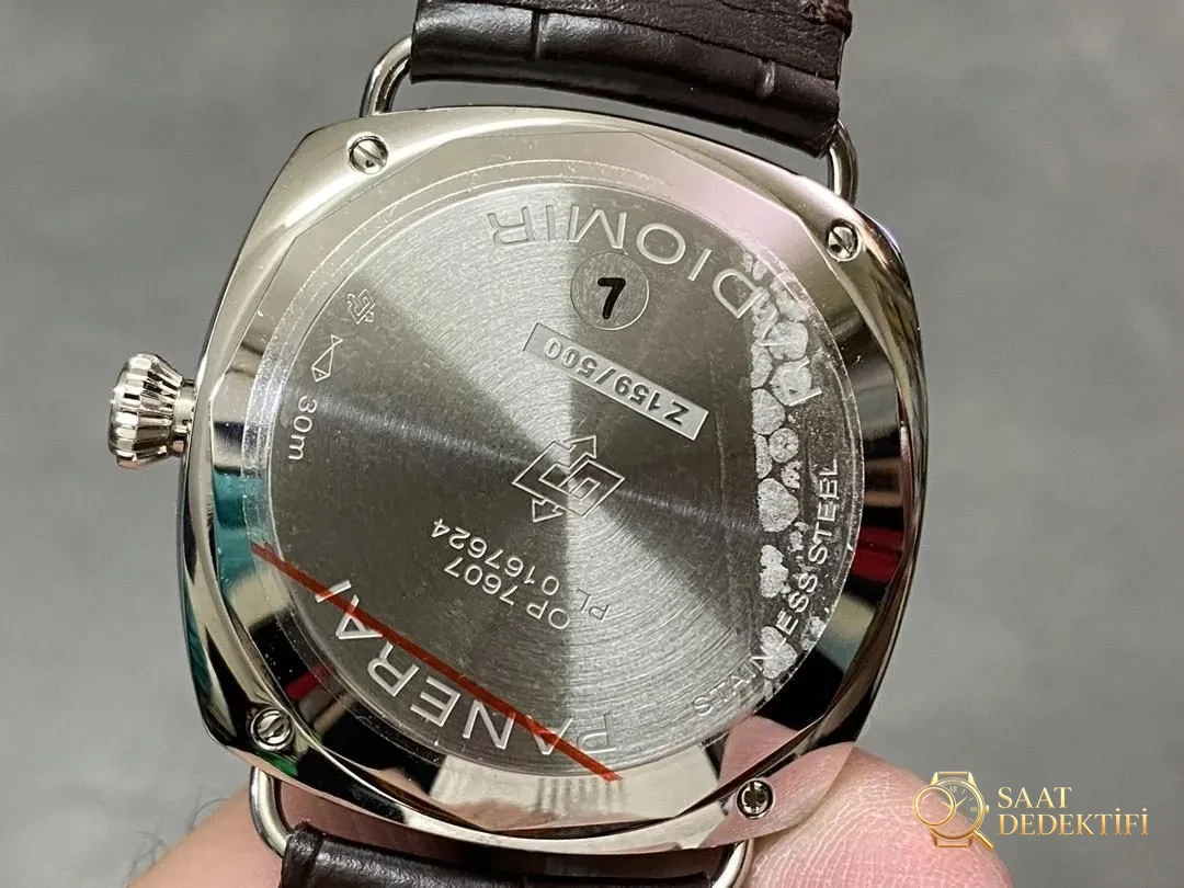 VS Factory Panerai 1386, 1294, 1292: P900 mekanizmalı, köprüsüz 40 mm kasa işçilik incelemesi - Bilezik Bakla Ayrımı ve Pim Yapısı
