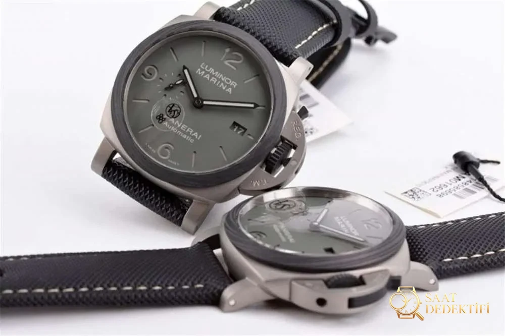 VS Factory Panerai 1662 «Kumlanmış Titanyum Kasa» 44 mm Duman Grisi Kadranlı Saat Detaylı İncelemesi - Fosfor ve Super-LumiNova Gece Görünümü