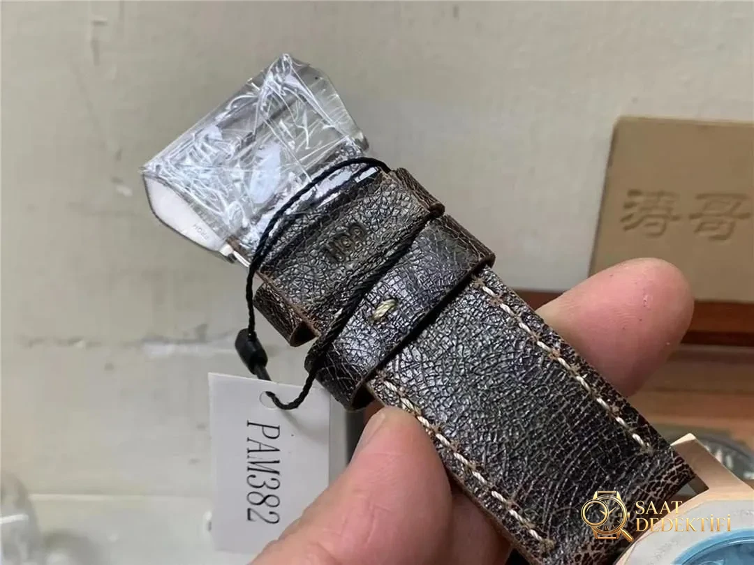 VS Factory Panerai 382 Bronz ilk bakışta replika belli olur mu? Sert erkeğin saati - Yan Profil ve Kordon Bağlantısı