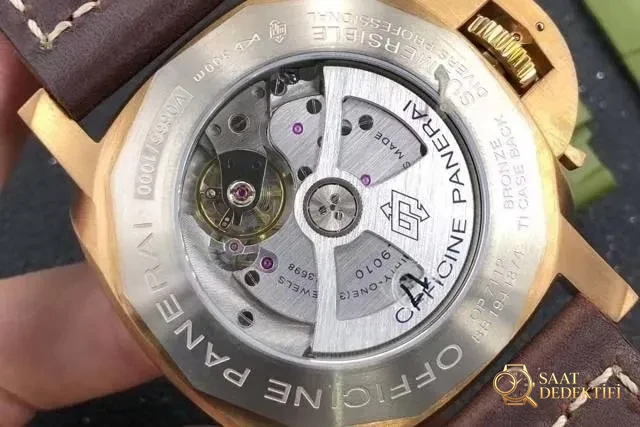 VS Factory Panerai bronz PAM968 kol saati: erkeklere özgü bir karizmanın incelemesi - Arka Kapak ve Mekanizma Detayı