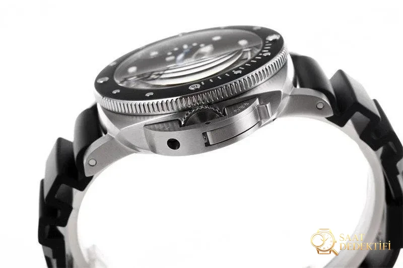 VS Factory Panerai PAM00683 işçilik incelemesi - Arka Kapak ve Mekanizma Detayı
