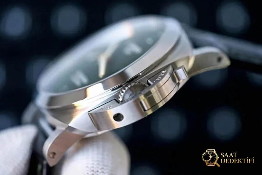 VS Factory Panerai PAM01056 yeşil kadranlı saat incelemesi - Arka Kapak ve Mekanizma Detayı