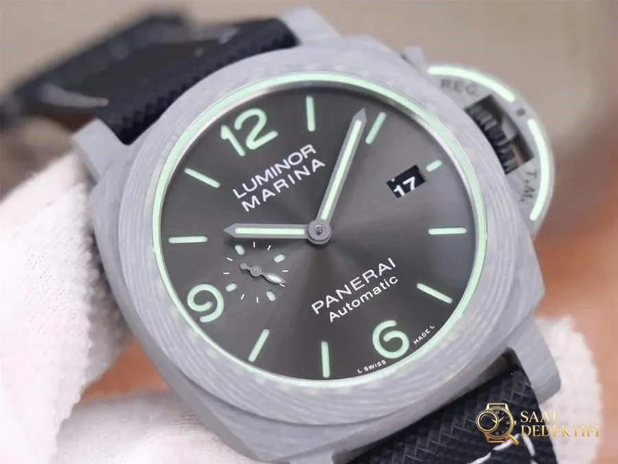 VS Factory Panerai PAM01119 bazalt fiber kasalı tam lumeli saat incelemesi - Arka Kapak ve Mekanizma Detayı