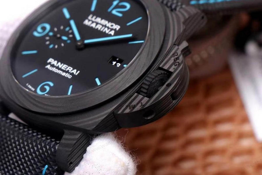 VS Factory Panerai PAM01661 Karbon Fiber Saat İncelemesi — 7. fotoğraf