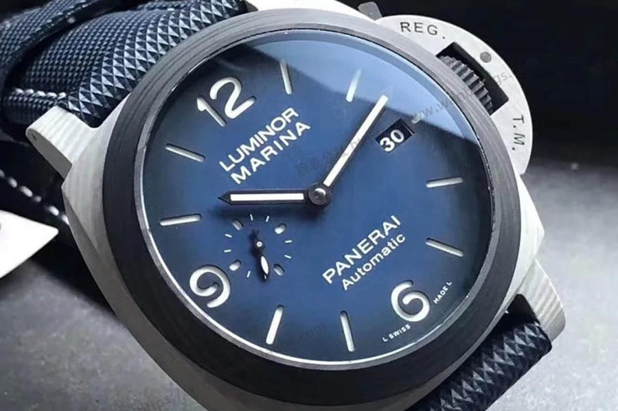 VS Factory Panerai PAM01663 (duman mavisi kadran) karbon fiber malzemeli saat incelemesi — 5. fotoğraf