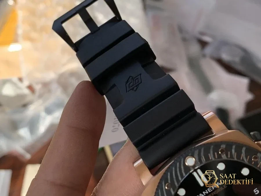 VS Factory Panerai PAM1070 Replika Kol Saati - VS Saat - Arka Kapak ve Mekanizma Detayı