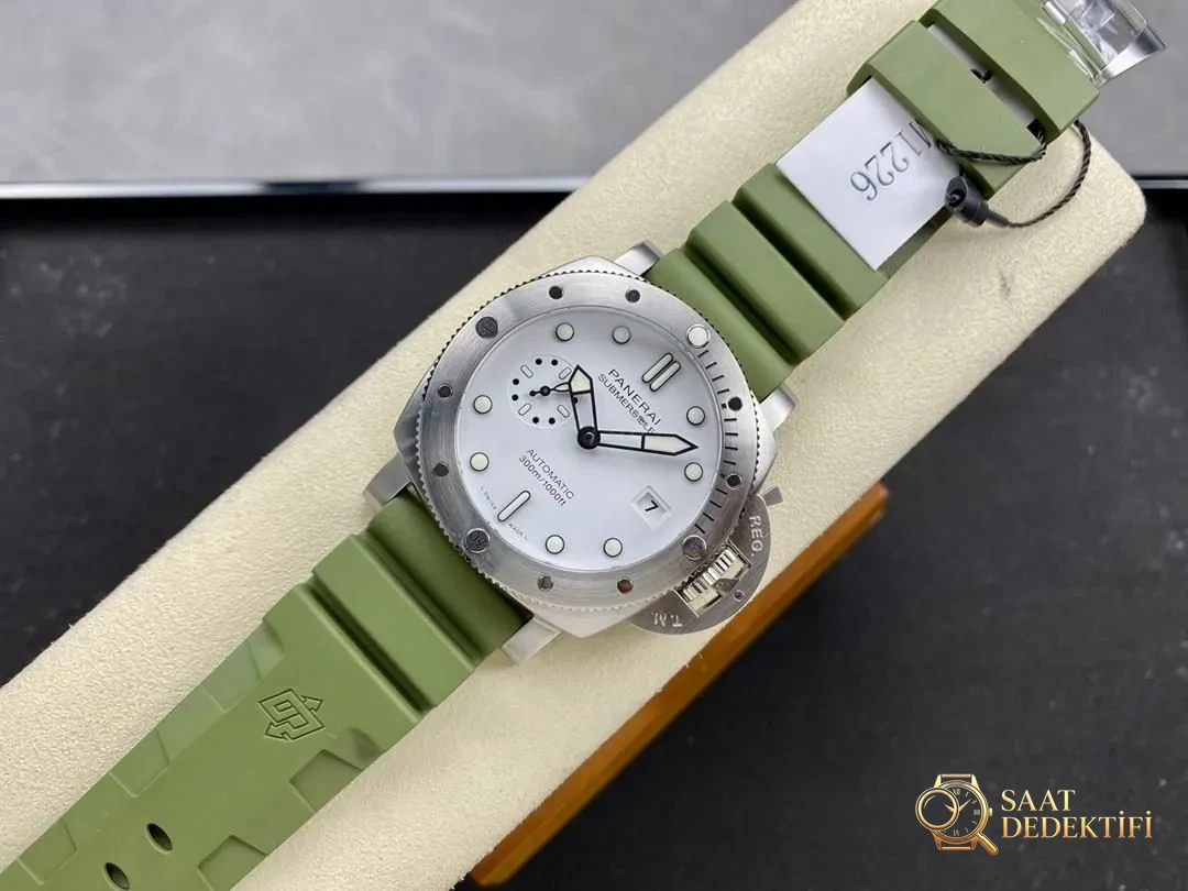VS Factory Panerai PAM1226, P900 mekanizmasıyla kalitesi yine iyi mi? - Arka Kapak ve Mekanizma Detayı