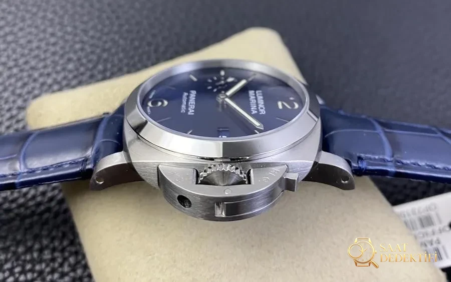 VS Factory Panerai PAM1393 – Şık ve her tarza uyan 42 mm saat incelemesi - Arka Kapak ve Mekanizma Detayı