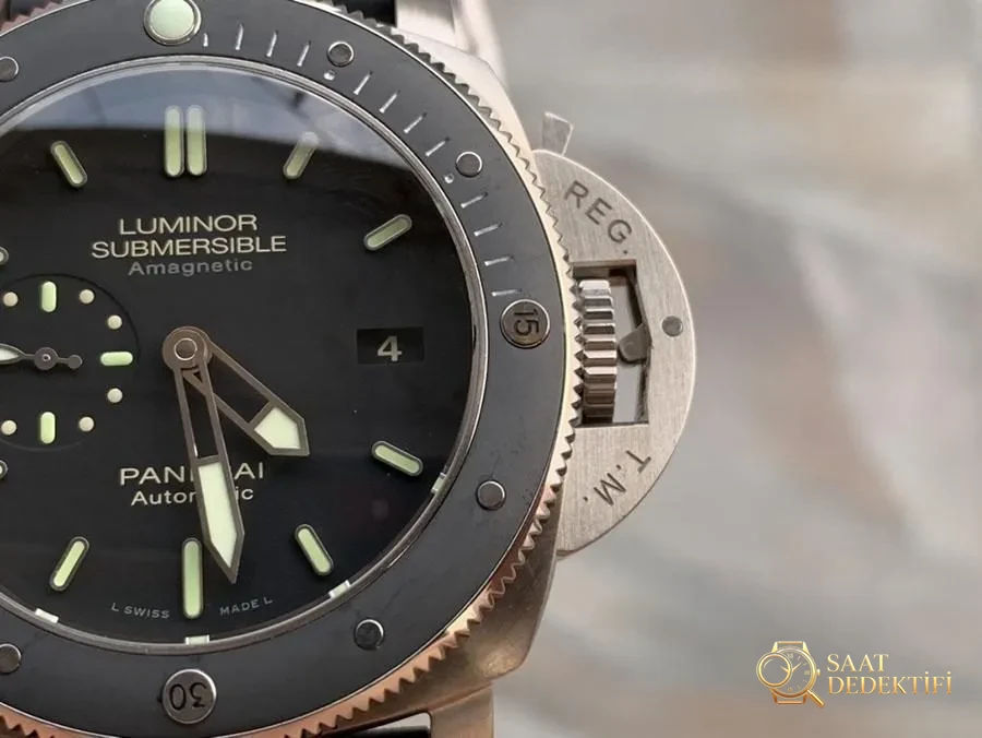 VS Factory Panerai PAM389 replika kol saati - VS Saat - Arka Kapak ve Mekanizma Detayı