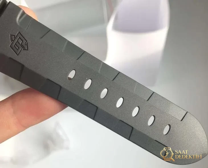 VS Factory Panerai PAM979 Karbon Fiber Kol Saati İncelemesi - Bilekte Duruş ve Kasa Orantısı