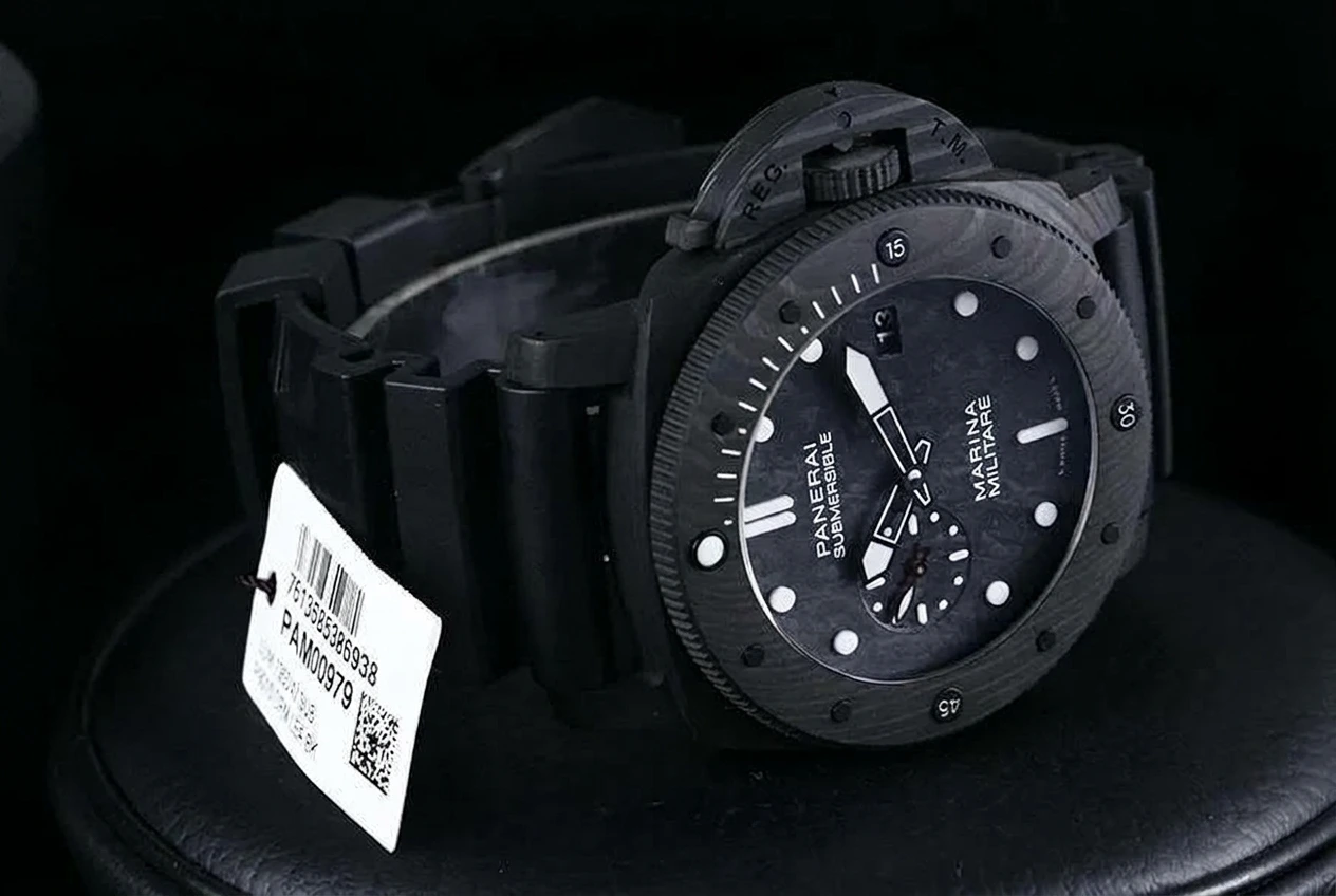 Panerai Luminor Submersible PAM979 VS Factory İncelemesi - Ön Görünüm ve Kasa Tasarımı