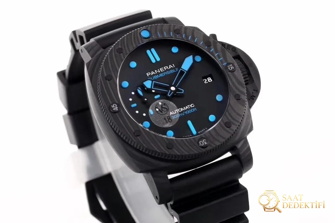 VS Factory Panerai Submersible PAM960 Sun Yang tarzı 1616 küçük boy 42 MM replika kol saati - Bilekte Duruş ve Kasa Orantısı