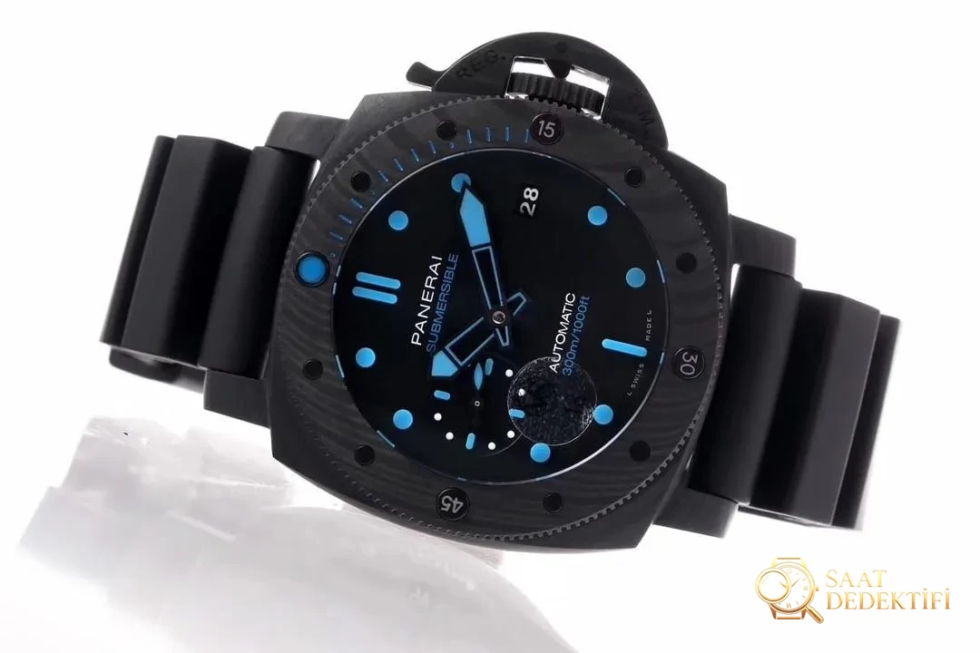 VS Factory Panerai Submersible PAM960 Sun Yang tarzı 1616 küçük boy 42 MM replika kol saati - Fosfor ve Super-LumiNova Gece Görünümü