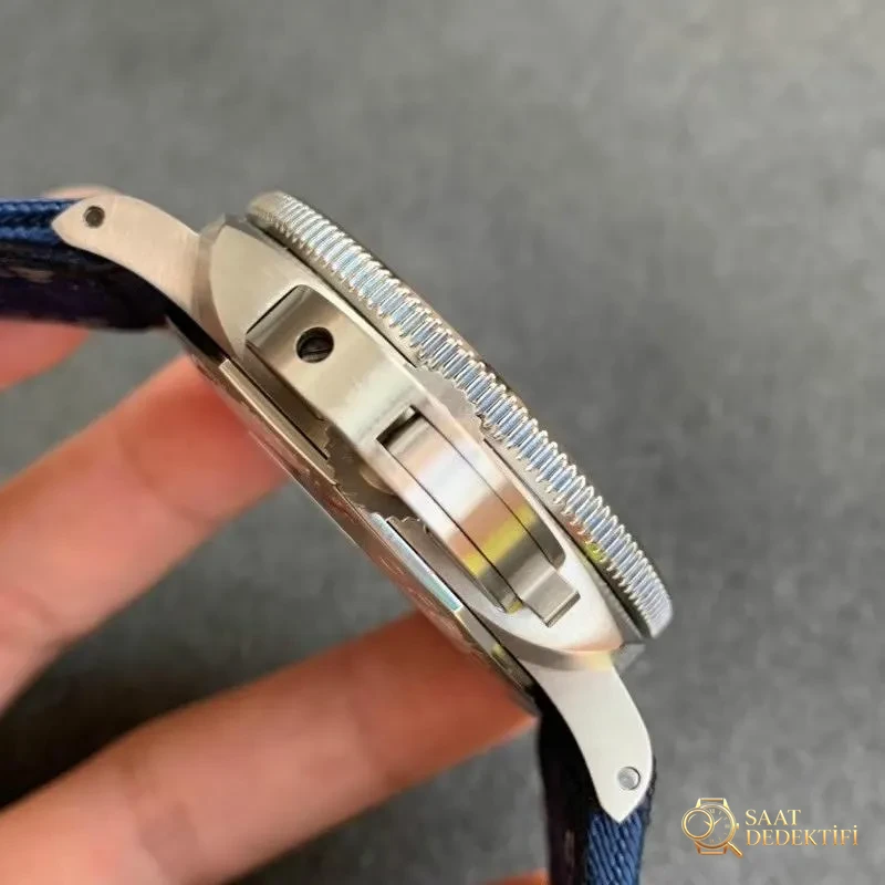 VS Factory Panerai Submersible serisi PAM00985 saat incelemesi - Arka Kapak ve Mekanizma Detayı