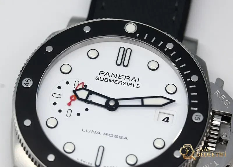VS Factory Panerai Submersible Serisi PAM01579 Replika Kol Saati - VS Saat - Arka Kapak ve Mekanizma Detayı
