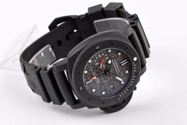 VS Factory Panerai Submersible serisi PAM1039 karbon fiber kol saati incelemesi — 2. fotoğraf