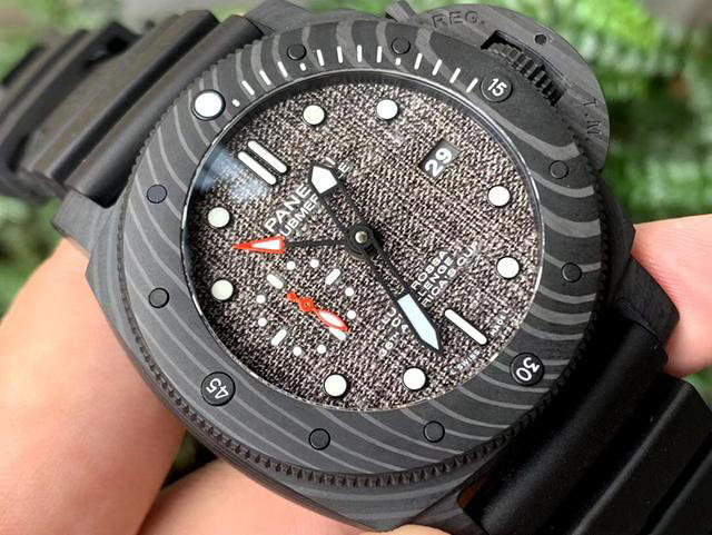 VS Factory Panerai Submersible serisi PAM1039 karbon fiber kol saati incelemesi — 3. fotoğraf