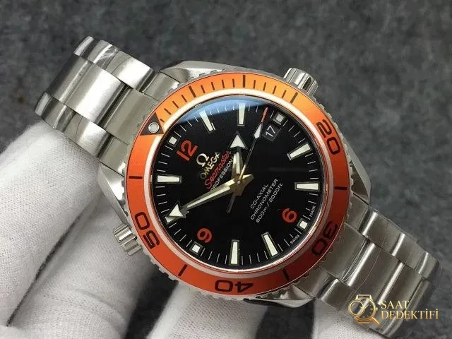 VS Factory Replika Omega Planet Ocean 600m Turuncu, Super Clone 8500 Mekanizmalı, Ücretsiz Turuncu Kauçuk Kayış Hediyeli - Arka Kapak ve Mekanizma Detayı