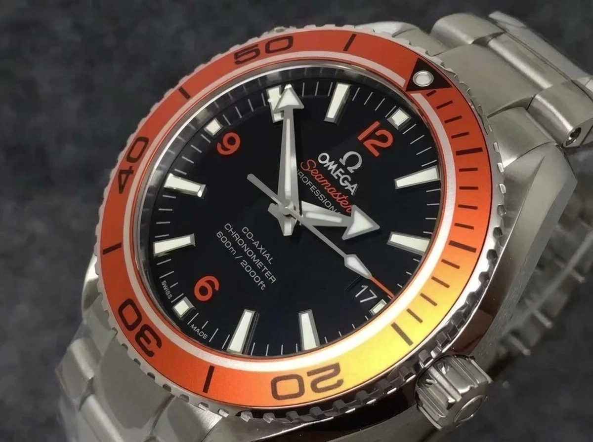 VS Factory Replika Omega Planet Ocean 600m Turuncu, Super Clone 8500 Mekanizmalı, Ücretsiz Turuncu Kauçuk Kayış Hediyeli - Bilekte Duruş ve Kasa Orantısı
