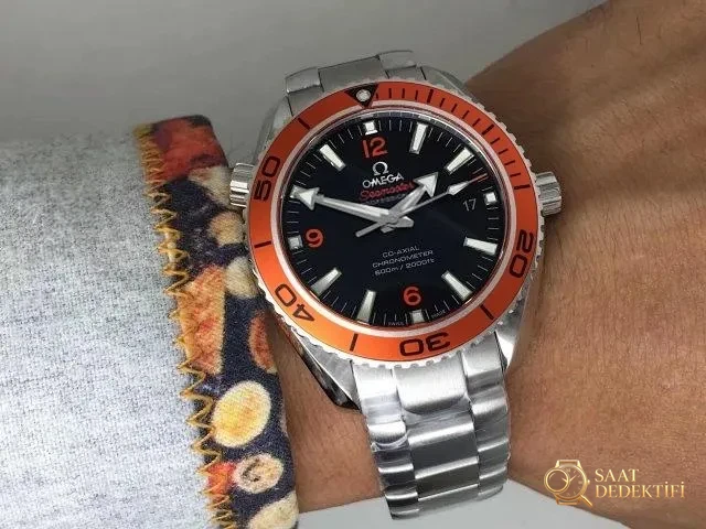 VS Factory Replika Omega Planet Ocean 600m Turuncu, Super Clone 8500 Mekanizmalı, Ücretsiz Turuncu Kauçuk Kayış Hediyeli - Cam Yansıma Önleyici (AR) Kaplama