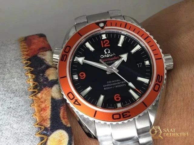 VS Factory Replika Omega Planet Ocean 600m Turuncu, Super Clone 8500 Mekanizmalı, Ücretsiz Turuncu Kauçuk Kayış Hediyeli - Arka Kapak Gravür ve Seri Numarası