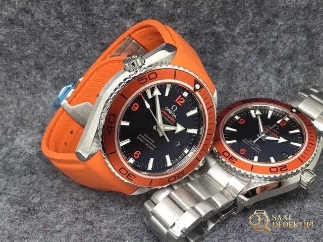 VS Factory Replika Omega Planet Ocean 600m Turuncu, Super Clone 8500 Mekanizmalı, Ücretsiz Turuncu Kauçuk Kayış Hediyeli - Bezel İçi Rehaut Gravürü ve Hizalaması